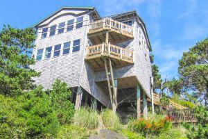 A Beach Treehouse - 3 Br Home by RedAwning, Линкольн-Сити