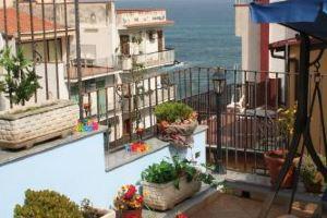 Aloha Apartment, Джиардини-Наксос