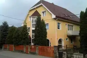 Yellow Apartment House, Балатонфюред