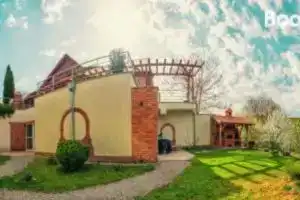 Naposdombi Apartmanok, Орфю
