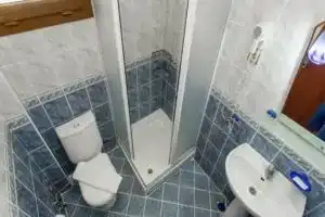 Alvaro Apartments, Ичмелер