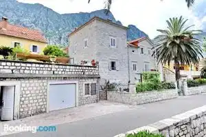 Apartments Ave R, Котор