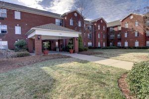 Sun Suites Greensboro, Гринсборо