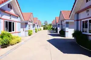Lion House Hotel, Мае Сот