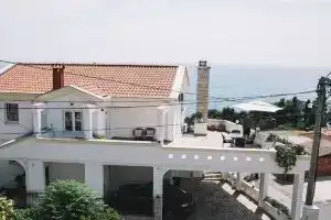 Апарт-Отель «Britannia - By The Kalaja And Small Beach», Ульцинь
