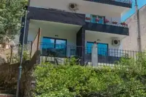 Apartments 26, Котор