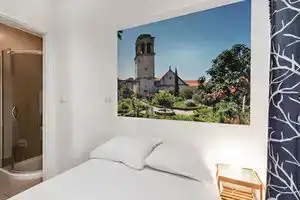 Camping Galeb, Омис