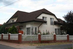 Dakó Panzió, Дьенешдиаш