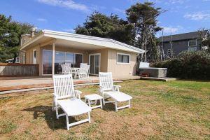 Whale Watch Beach - 3 Br Home by RedAwning, Линкольн-Сити