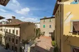 I Bei Ricordi - Historic Centre Apartment 6, Ареццо