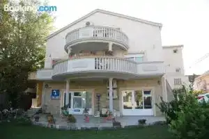 Apartments Vujosevic, Тиват