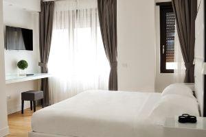 LHP Suite Chiaia, Неаполь