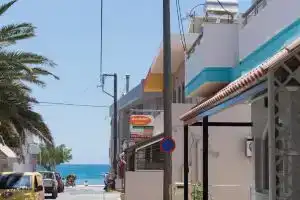 Breeze Vacation Apartments, Плакиас