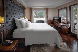 Ботель «Paradise Elegance Cruise», Халонг