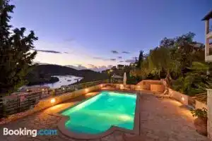 Niriides Luxury Apartments, Сивота
