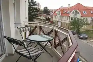 Laci Apartman, Хайдусобосло
