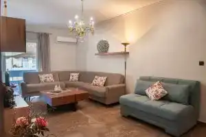 Adell's Home, Превеза