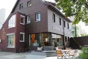 Guest Room in Friedrichshafen 9392 1 Br Home by RedAwning, Фридрихсхафен