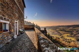 La Casa Bianca with Parking and View, Орвието