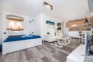 Room Marinata, Ровинь