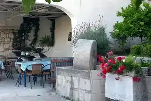 Apartment Duce 4798b, Омис