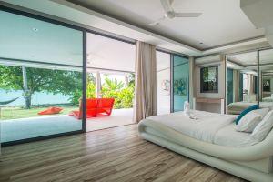 Beachfront Villa, Панва