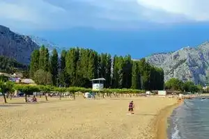 Seaside Apartment, Омис