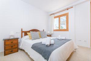 YourHouse Ona, Кэн Пикафорт