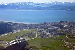 Vacation Apartment in Friedrichshafen 9438 2 Br Apts by RedAwning, Фридрихсхафен