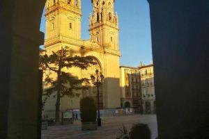 "El Rincon del pintor"Enorme Piso a Junto a Laurel Ascensor by Apartamentos Logrono, Логроньо