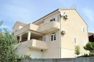 Apartments and Rooms Okrug Gornji Ciovo, Трогир