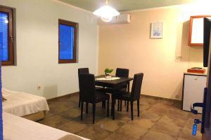 Apartments Lola, Тиват