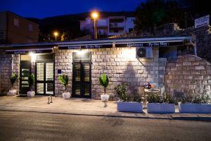 Apartment by the Way Hot Tub and Free Parking, Дубровник