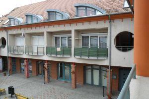 Kossuth Apartmanok, Харкань