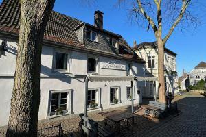 Pension Café Eisgold, Ратинген
