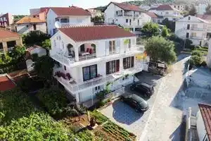 Apartments Ljube, Трогир
