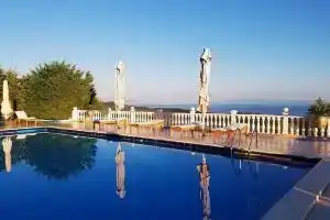 Nonna's Boutique Hotel, Дерми