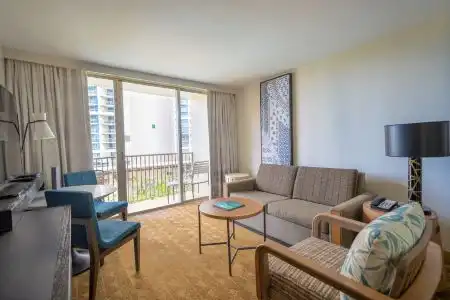 Embassy Suites by Hilton Waikiki Beach Walk - 85