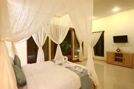 Asri Sari - 19