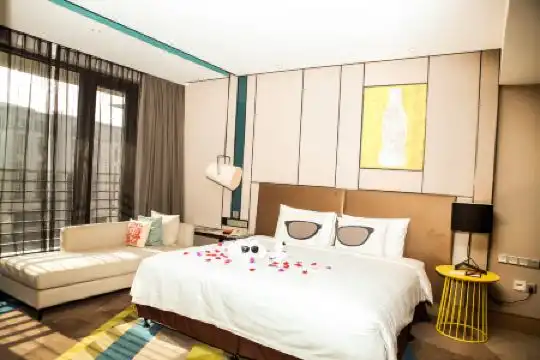 MiniMax Premier Shanghai Hongqiao - 95