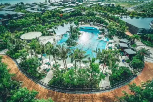 Sanya Yazhou Bay Resort, Curio Collection by Hilton - 9