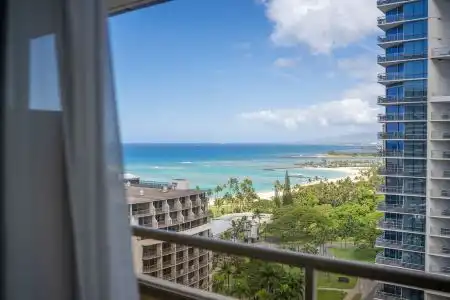 Embassy Suites by Hilton Waikiki Beach Walk - 20