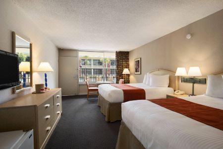 Ramada by Wyndham Kissimmee Gateway - 3