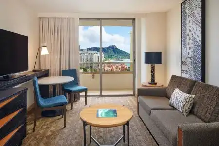 Embassy Suites by Hilton Waikiki Beach Walk - 13
