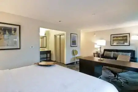 Hampton Inn & Suites Downtown/Seattle - 9