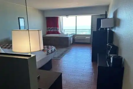 Best Western Plus Sandcastle Beachfront - 24