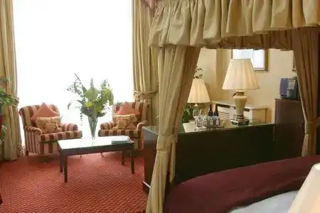 The Colonnade - 70
