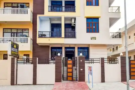 Oyo 76212 Shiv Pratap - 1