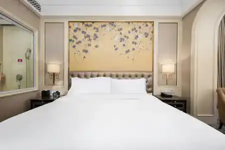 Crowne Plaza - 35