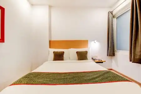Oyo Townhouse 453 Malviya Nagar - 1